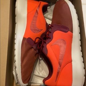 Men’s Nike Rosherun HYP Size 12